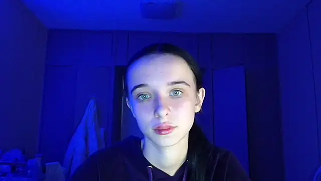 Snapshot of Emilia_Light chatting on November 12, 2025, 7:40 pm Emilia Light online show from November 12, 2025, 7:40 pm