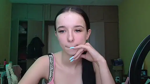 Emilia Light online show from April 19, 2026, 8:15 am