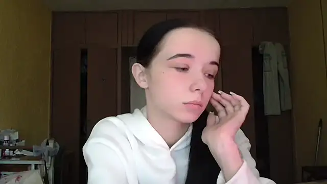 Snapshot of Emilia_Light chatting on October 20, 2025, 9:43 am Emilia Light online show from October 20, 2025, 9:43 am