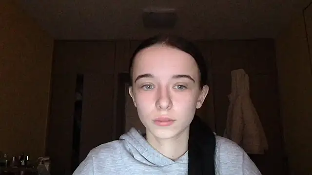 Snapshot of Emilia_Light chatting on December 23, 2025, 9:19 am Emilia Light online show from December 23, 2025, 9:19 am