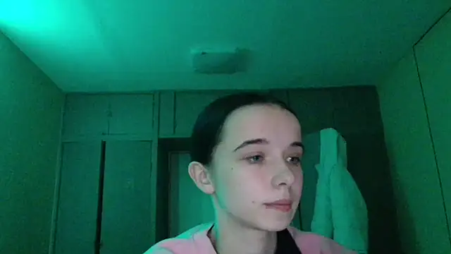 Snapshot of Emilia_Light chatting on December 4, 2025, 7:51 am Emilia Light online show from December 4, 2025, 7:51 am