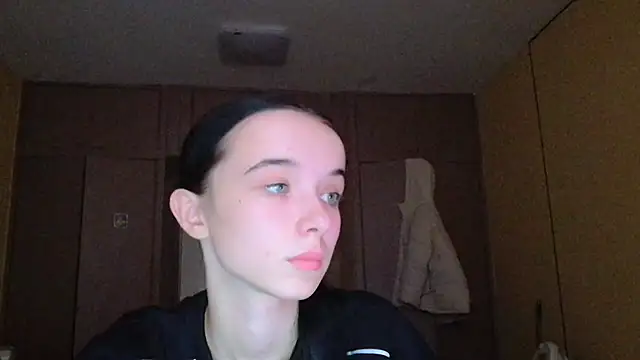 Snapshot of Emilia_Light chatting on November 28, 2025, 9:09 am Emilia Light online show from November 28, 2025, 9:09 am