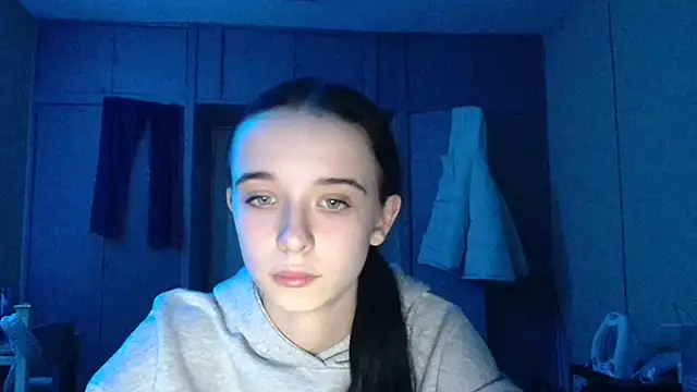 Snapshot of Emilia_Light chatting on December 20, 2025, 9:50 pm Emilia Light online show from December 20, 2025, 9:50 pm