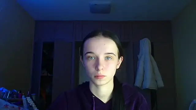 Emilia Light online show from February 2, 2026, 7:29 am