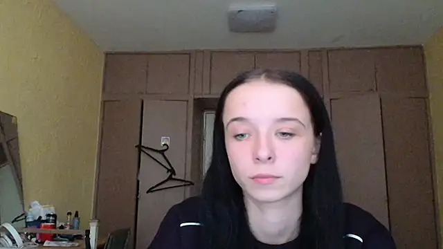 Snapshot of Emilia_Light chatting on October 12, 2025, 9:10 am Emilia Light online show from October 12, 2025, 9:10 am