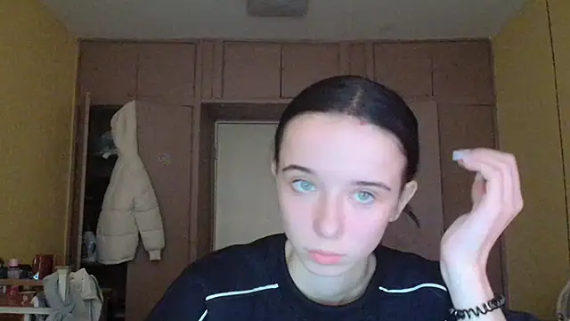 Snapshot of Emilia_Light chatting on November 5, 2025, 9:56 am Emilia Light online show from November 5, 2025, 9:56 am