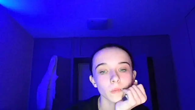 Snapshot of Emilia_Light chatting on November 7, 2025, 6:18 am Emilia Light online show from November 7, 2025, 6:18 am