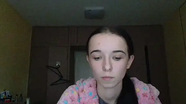 Snapshot of Emilia_Light chatting on October 13, 2025, 6:26 am Emilia Light online show from October 13, 2025, 6:26 am