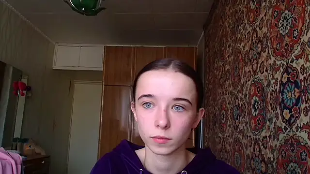 Snapshot of Emilia_Light chatting on October 25, 2025, 8:13 am Emilia Light online show from October 25, 2025, 8:13 am