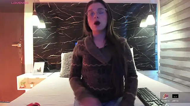 ZOE LE online show from March 4, 2026, 11:40 am