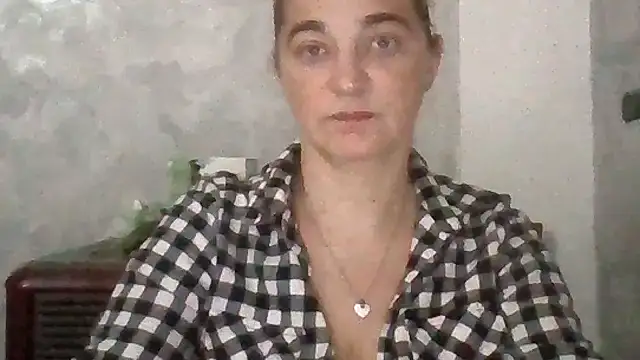 Snapshot of GoldenAngelMilf chatting on October 21, 2025, 4:17 pm GoldenAngelMilf online show from October 21, 2025, 4:17 pm