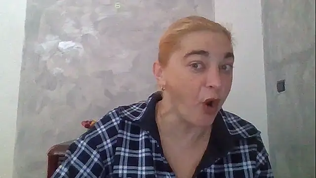 Snapshot of GoldenAngelMilf chatting on January 9, 2026, 9:05 am GoldenAngelMilf online show from January 9, 2026, 9:05 am