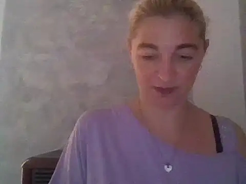 Snapshot of GoldenAngelMilf chatting on September 29, 2025, 8:54 am GoldenAngelMilf online show from September 29, 2025, 8:54 am