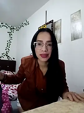 YaraDuartee online show from November 4, 2025, 12:42 pm