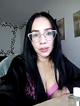 YaraDuartee online show from October 21, 2025, 8:52 pm