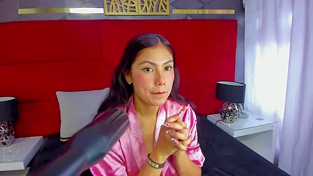 ashlye collins online show from October 9, 2025, 2:06 pm