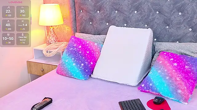 LiaTeylor online show from October 22, 2025, 7:13 pm