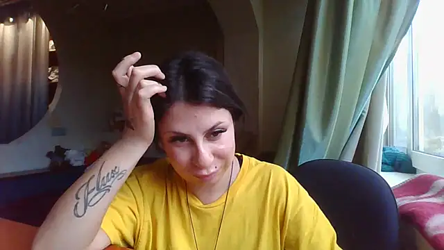 QueenMomyS online show from October 27, 2025, 1:34 pm