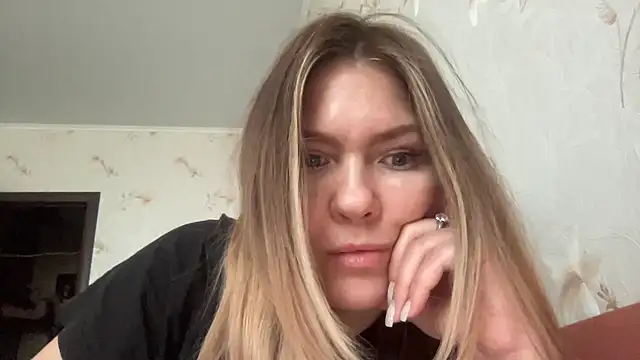 Snapshot of Milysoren chatting on February 22, 2026, 5:32 am Milysoren online show from February 22, 2026, 5:32 am