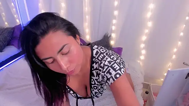 Snapshot of Olivia_Morrys chatting on May 15, 2026, 11:14 pm Olivia Morrys online show from May 15, 2026, 11:14 pm