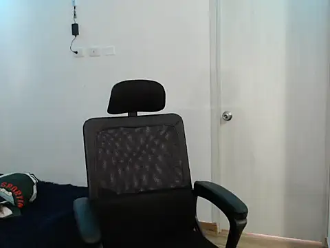 Ivonnybonn online show from October 14, 2025, 4:29 pm