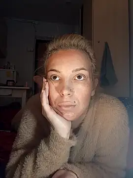 Conny Shellie online show from November 27, 2025, 9:32 am