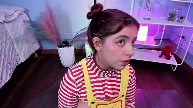 Snapshot of KathiaSaenz_ chatting on October 2, 2025, 3:54 am KathiaSaenz online show from October 2, 2025, 3:54 am