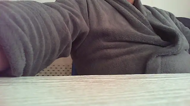 Snapshot of morenet_festero chatting on April 1, 2026, 2:47 pm morenet festero online show from April 1, 2026, 2:47 pm