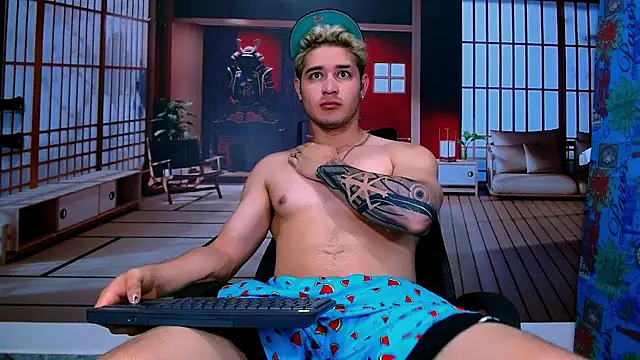 AlexPiersss online show from November 12, 2025, 7:07 pm