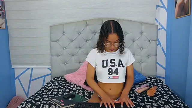 sweet naomy01 online show from November 4, 2025, 11:08 pm