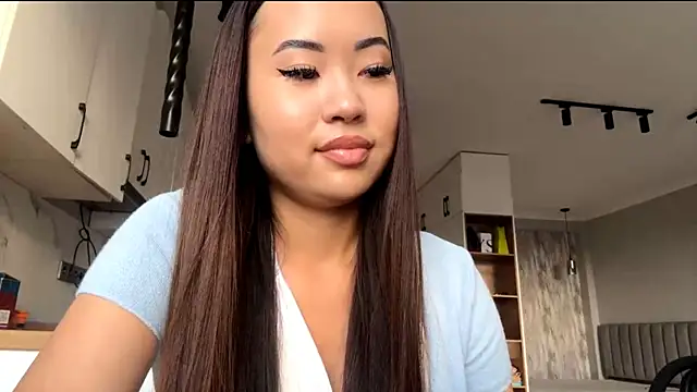 Ur neighbor Kira online show from October 13, 2025, 11:12 am