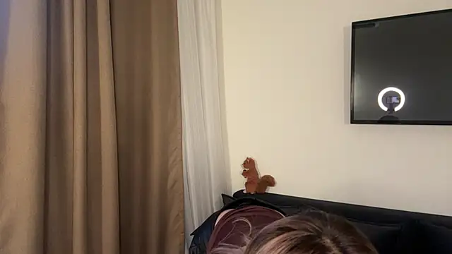 Ur neighbor Kira online show from March 28, 2026, 1:23 pm