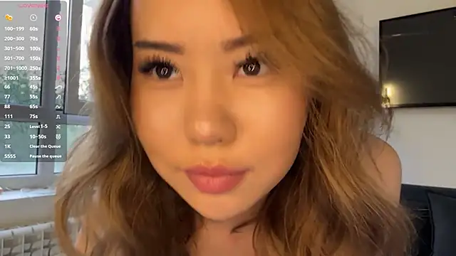 Ur neighbor Kira online show from April 22, 2026, 1:18 pm