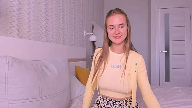 LilMary  online show from October 3, 2025, 6:15 am