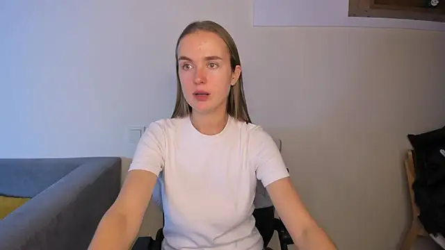 LilMary  online show from November 10, 2025, 1:38 pm