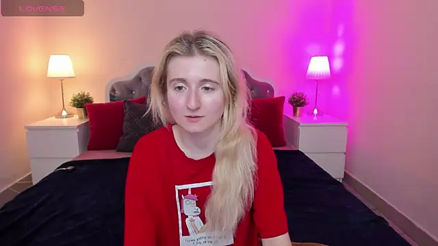 CamillaDreamer online show from November 3, 2025, 4:43 pm