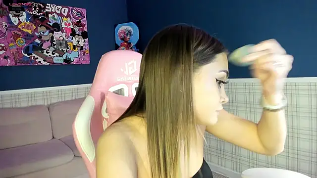 KarinaBroks online show from November 7, 2025, 1:15 pm