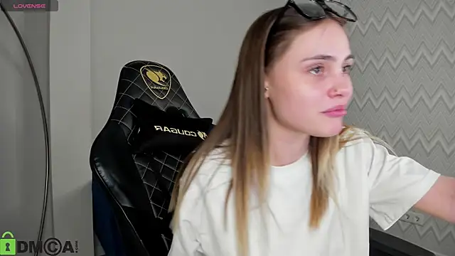 KarinaBroks online show from November 19, 2025, 2:06 pm