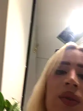 alexawinterrr online show from December 1, 2025, 10:43 pm