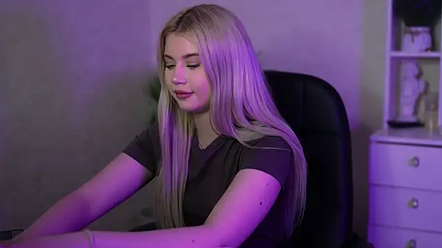 AshleyNikoo online show from September 30, 2025, 9:59 am