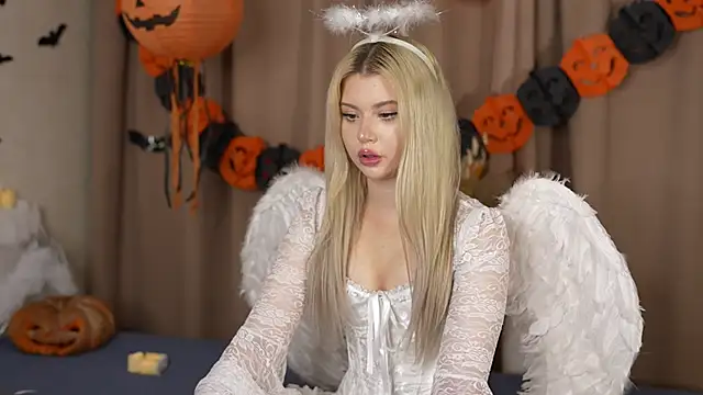 AshleyNikoo online show from October 31, 2025, 4:25 pm