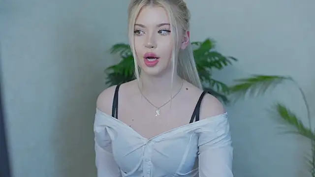 AshleyNikoo online show from October 9, 2025, 4:51 pm