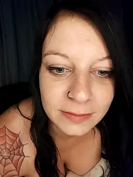 MieziMinz online show from October 11, 2025, 10:11 pm