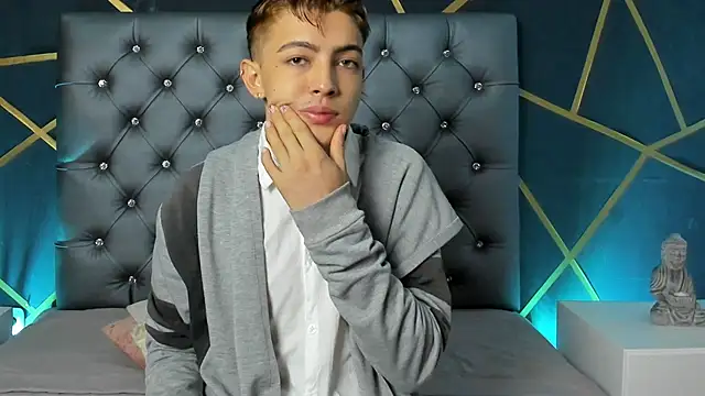 Lian Miller1  online show from October 16, 2025, 12:24 pm