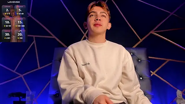 Lian Miller1  online show from December 17, 2025, 12:43 pm