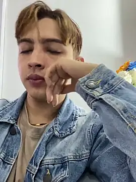 Snapshot of Lian_Miller1_ chatting on April 12, 2026, 1:47 pm Lian Miller1 online show from April 12, 2026, 1:47 pm