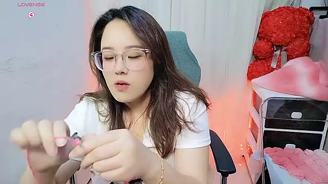 NEWONETO online show from November 6, 2025, 1:15 pm