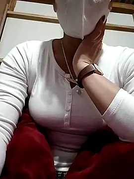 LenaCii online show from November 18, 2025, 6:33 pm