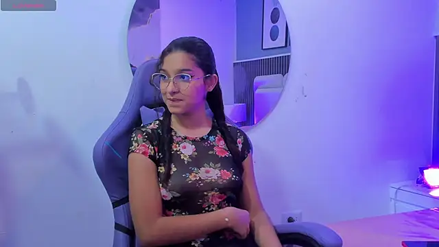 liz  cute online show from October 5, 2025, 11:56 am