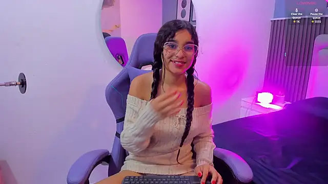 liz  cute online show from October 3, 2025, 11:56 am